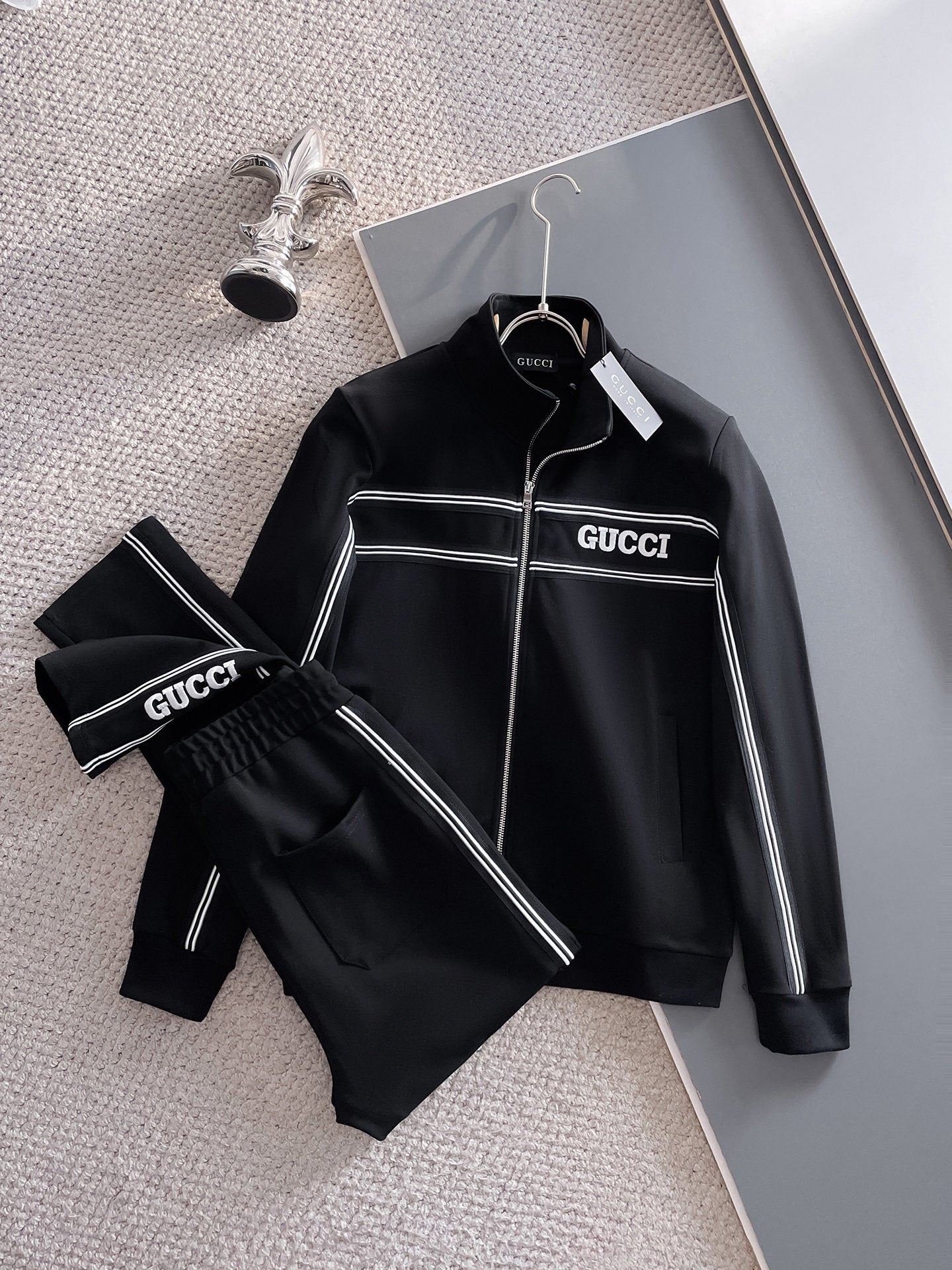 La versión correcta del SS25 transfronterizo debuta en otoño e invierno: nueva chaqueta de traje, cremallera, lujoso y sitios de moda para hombres europeos y americanos