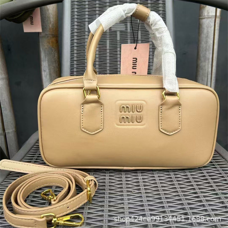 MIU Bowling Otoño/Invierno 2024 Nuevo Nicho Bolso de Gran Capacidad para Mujer Bolso Almohada Bolso Bandolera de un solo hombro Boston Mujer