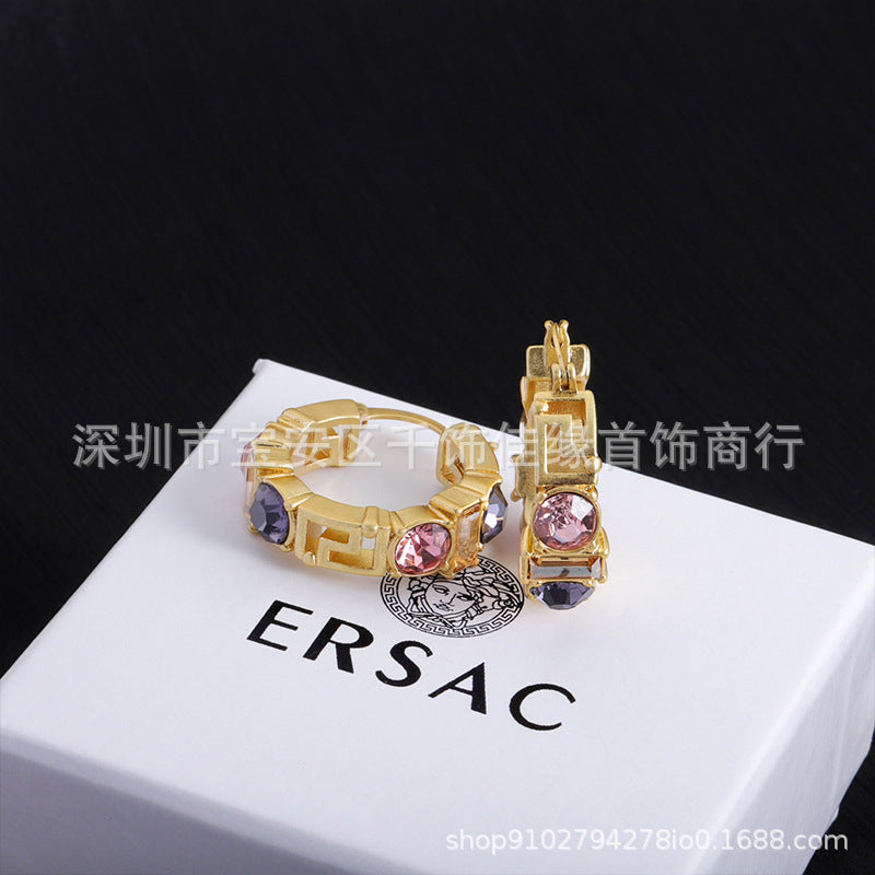 Colección de pendientes Man Family Medusa: pendientes de perla incrustados con diamantes, estilo personalizado extravagante, pendientes ligeros y lujosos