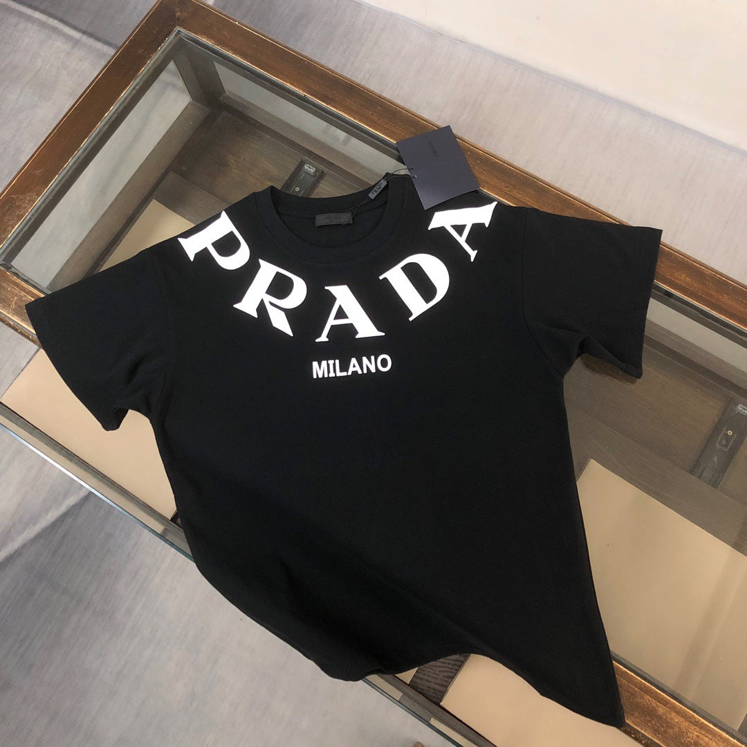 Versión de lujo de alta gama pra Pujia triángulo metálico LOGO, camiseta unisex de verano suelta y versátil con estampado y manga corta
