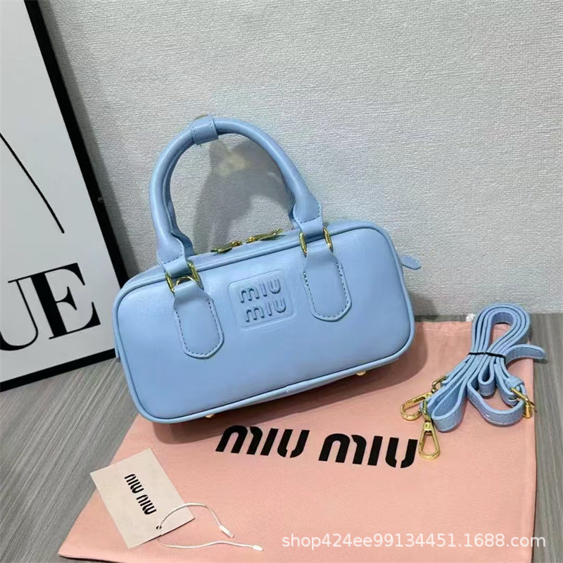 MIU Bowling Otoño/Invierno 2024 Nuevo Nicho Bolso de Gran Capacidad para Mujer Bolso Almohada Bolso Bandolera de un solo hombro Boston Mujer
