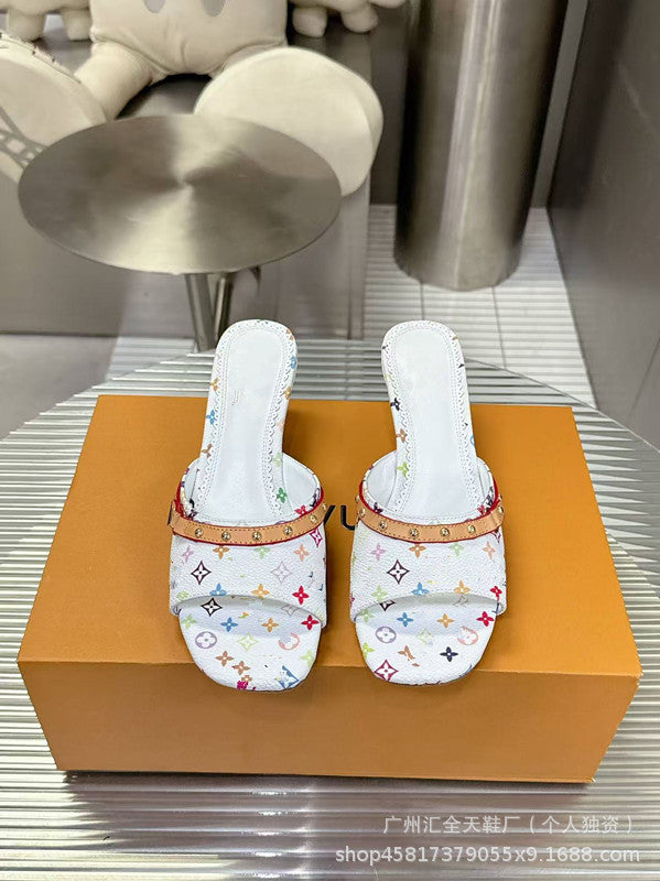 Zapatillas de tacón alto de moda europea y americana, nuevas sandalias vaqueras bordadas con bordado súper populares 2025, tacón de aguja, elegante tendencia transfronteriza