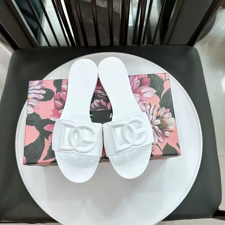 25 sandalias europeas y americanas D New G para mujer casual casual off-line, zapatillas anti-fruta de gelatina, zapatillas planas antideslizantes de playa