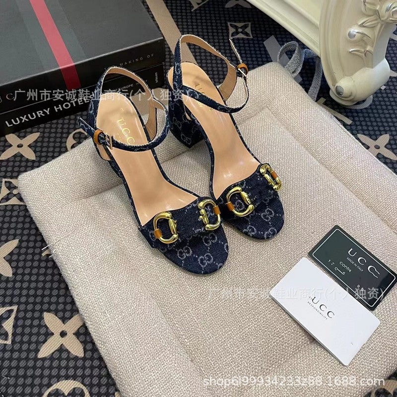 Nuevas sandalias versátiles de tacón grueso y de tacón G Brand Brand 2023, zapatillas negras de tacón alto planas y punta abierta