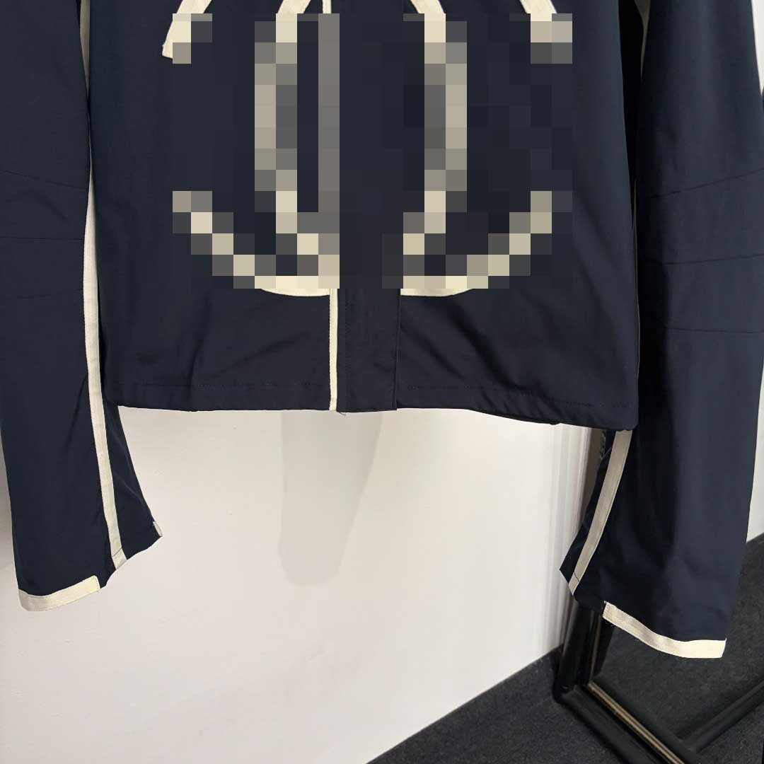 Cappotto in nylon CH | Cappuccio e taglio aderente