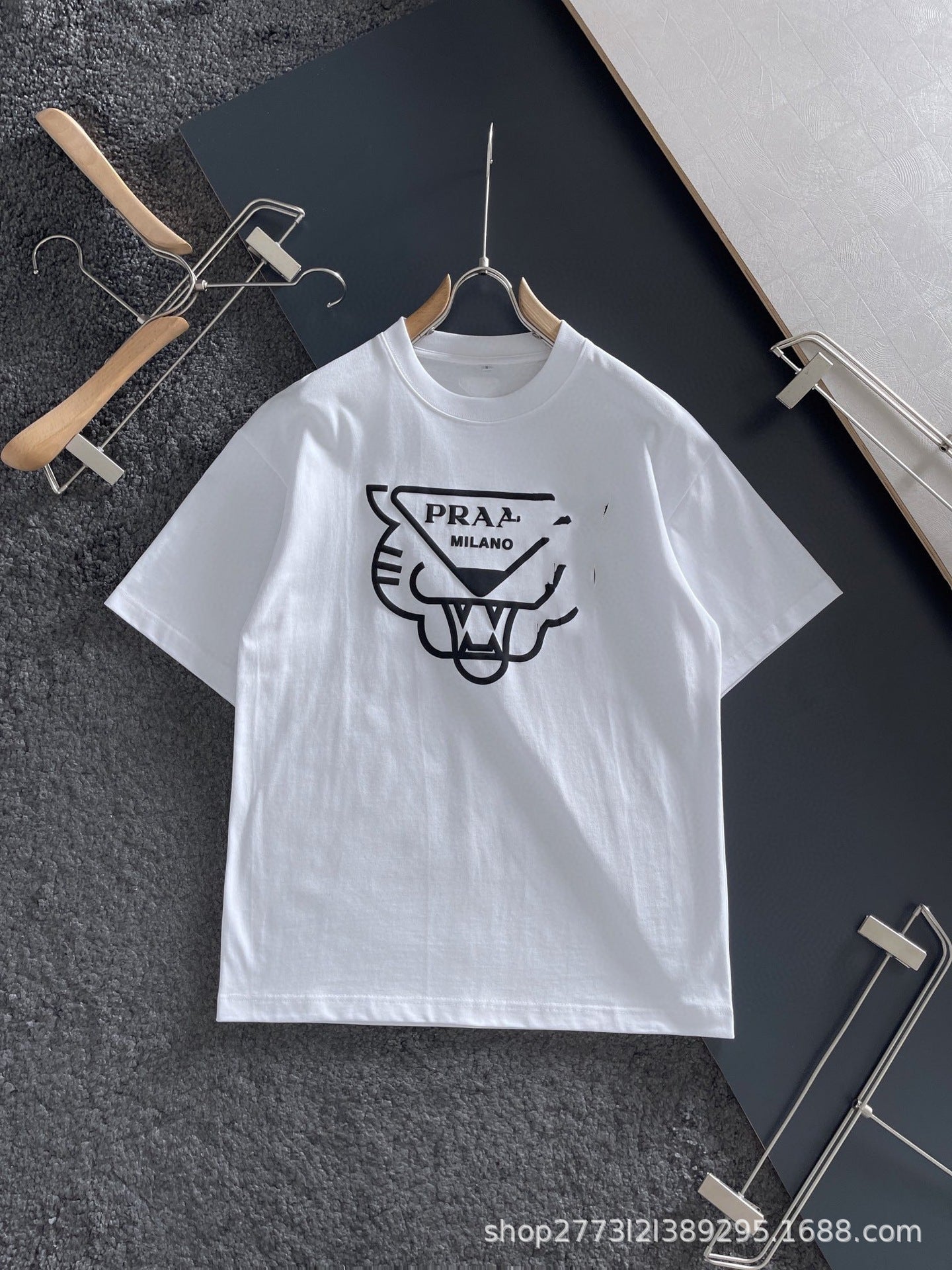 Camiseta informal informal de cuello redondo y suelta de cuello redondo con estampado de letras a la moda, camiseta versátil a juego para pareja