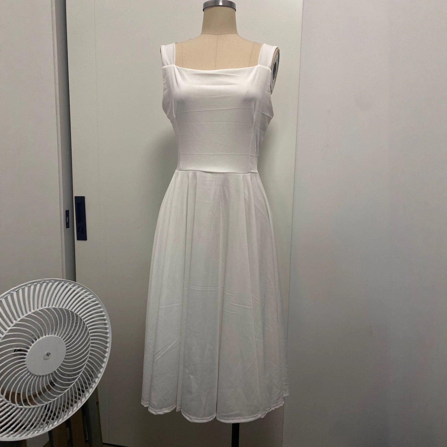2023 Comercio Exterior Transfronterizo Europa y América Amazon Verano nuevo con escote cuadrado con tirantes finos Vestido elegante que ceñe la cintura Vestido largo elegante