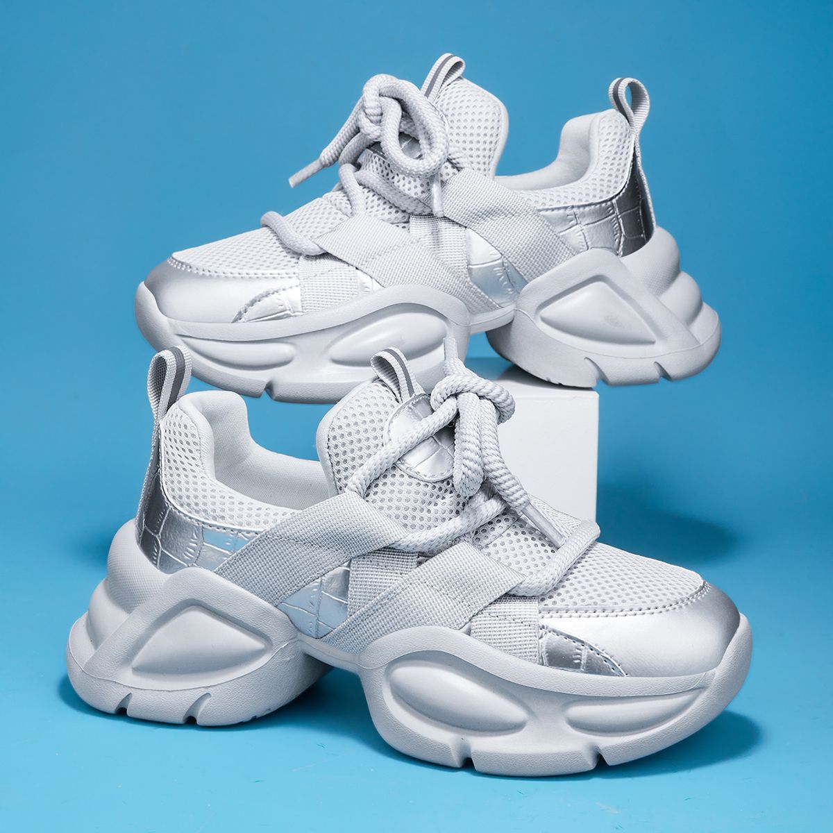 Nuevos zapatos de mujer de otoño, zapatillas casuales de plataforma ligeras y transpirables, zapatillas de daddy de relleno de nuevo estilo