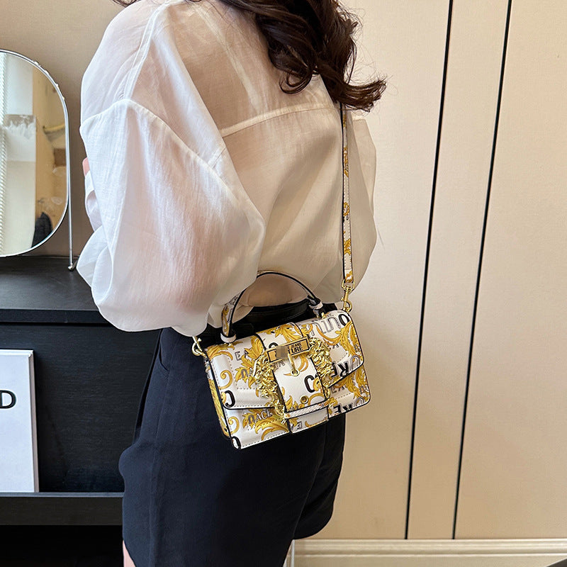 Un bolso de bolso pequeño de estilo bosque único y de nicho, la nueva tendencia para mujer, versátil y de alta gama, es popular este año