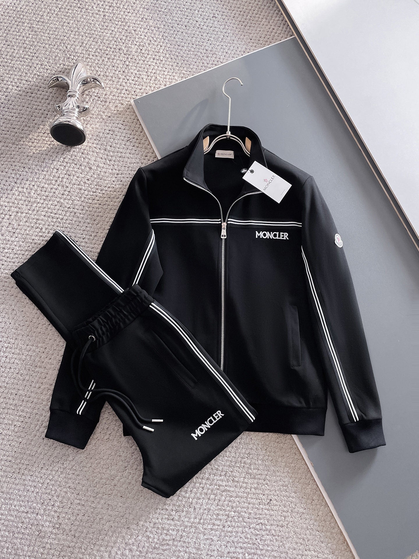 La versión correcta del SS25 transfronterizo debuta en otoño e invierno: nueva chaqueta de traje, cremallera, lujoso y sitios de moda para hombres europeos y americanos