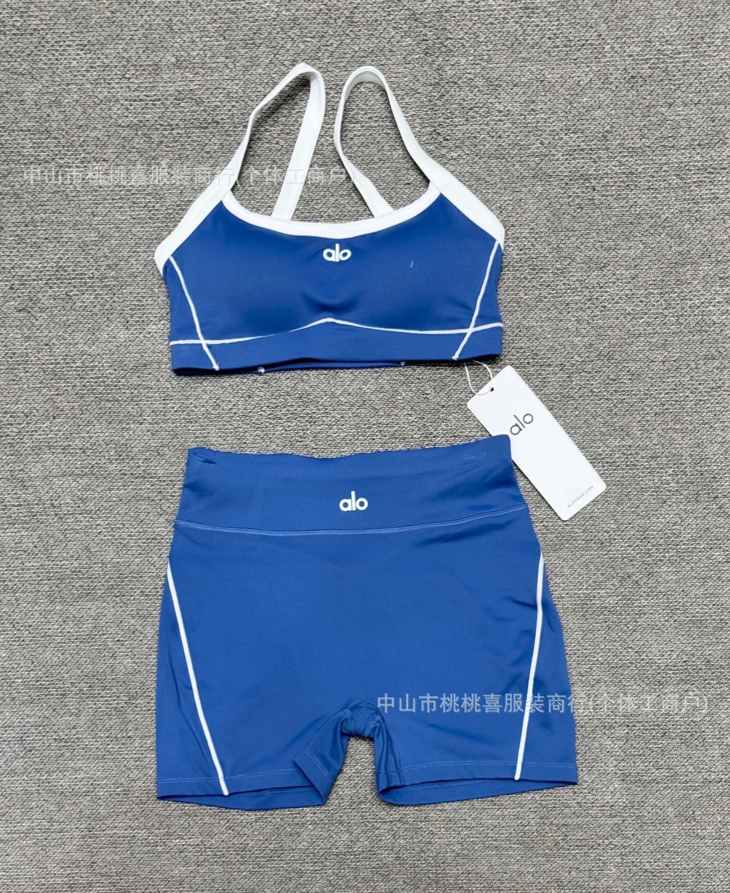 En stock, conjunto de yoga nude sensation de alta elasticidad, sujetador con tirante fino, pantalones cortos de fitness para levantar caderas, conjunto deportivo al aire libre para mujer