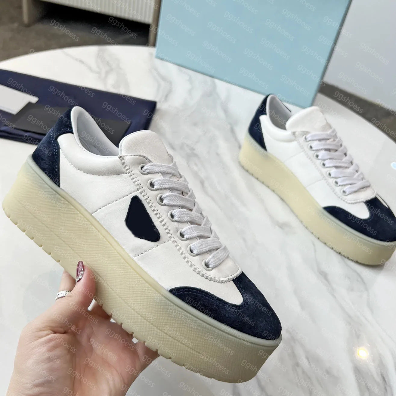 Spot primavera y otoño, nueva moda, zapatos polivalentes de suela gruesa y sucios, mujeres viejas con cordones grasos, ding estrella zapatos de pan