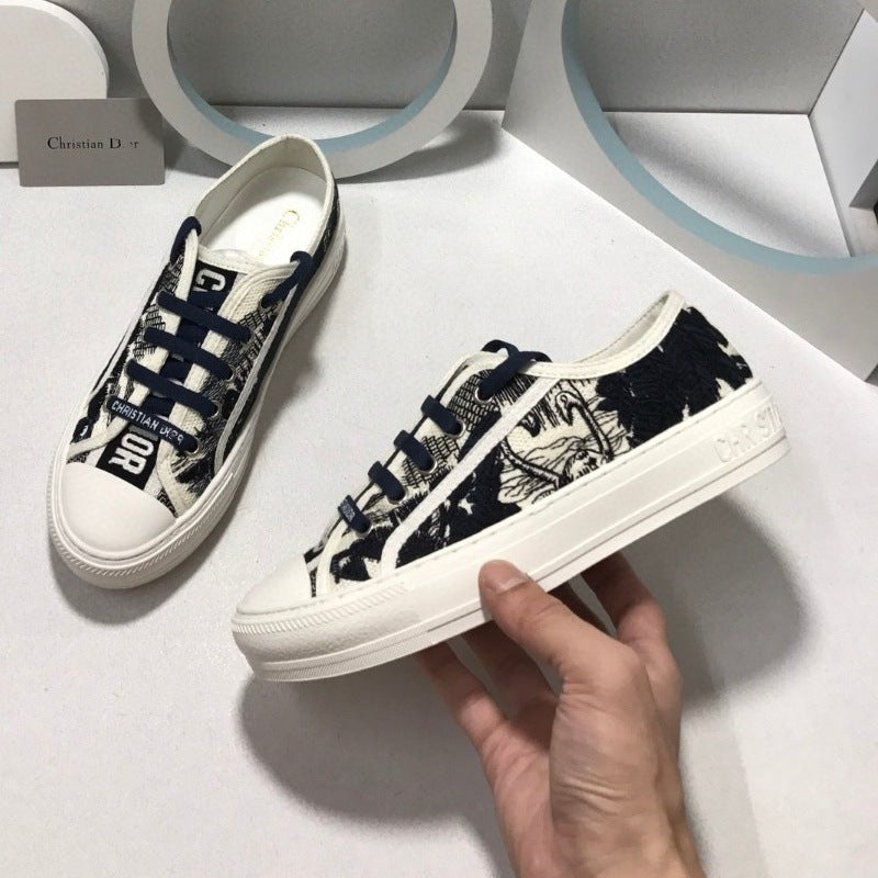 Comercio exterior 2026 Nuevos zapatos de mujer bordados de lona Suela gruesa Zapatos blancos versátiles que realzan Zapatos deportivos casuales de punta redonda