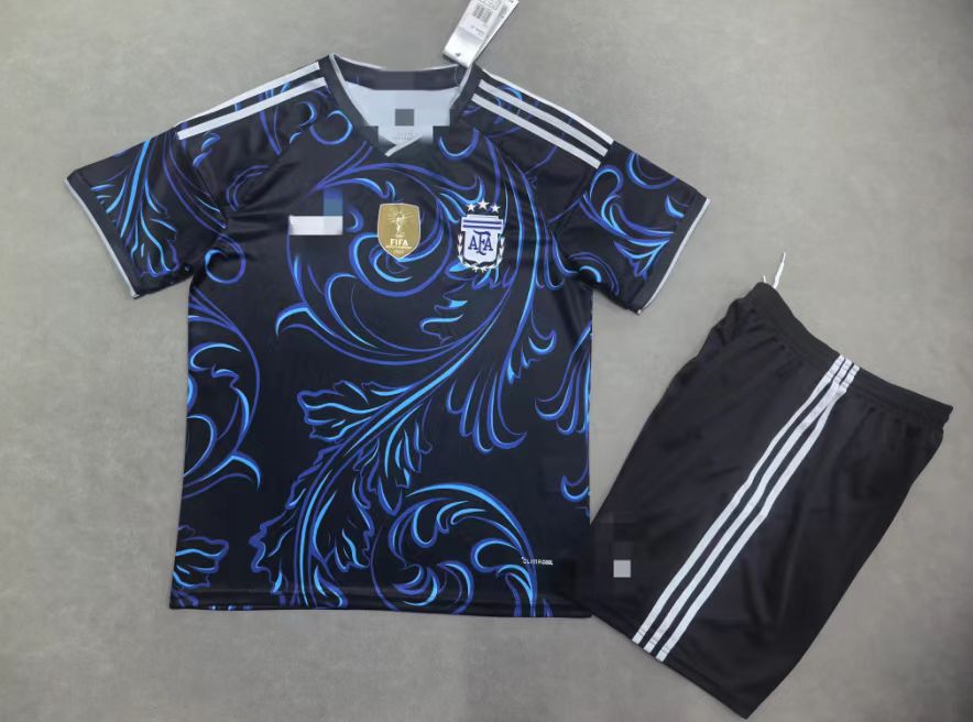 26 juegos de 26 aficionados para las equipaciones de fútbol de la Copa del Mundo de EE.UU., Canadá y México para Brasil, España, Portugal y Croacia
