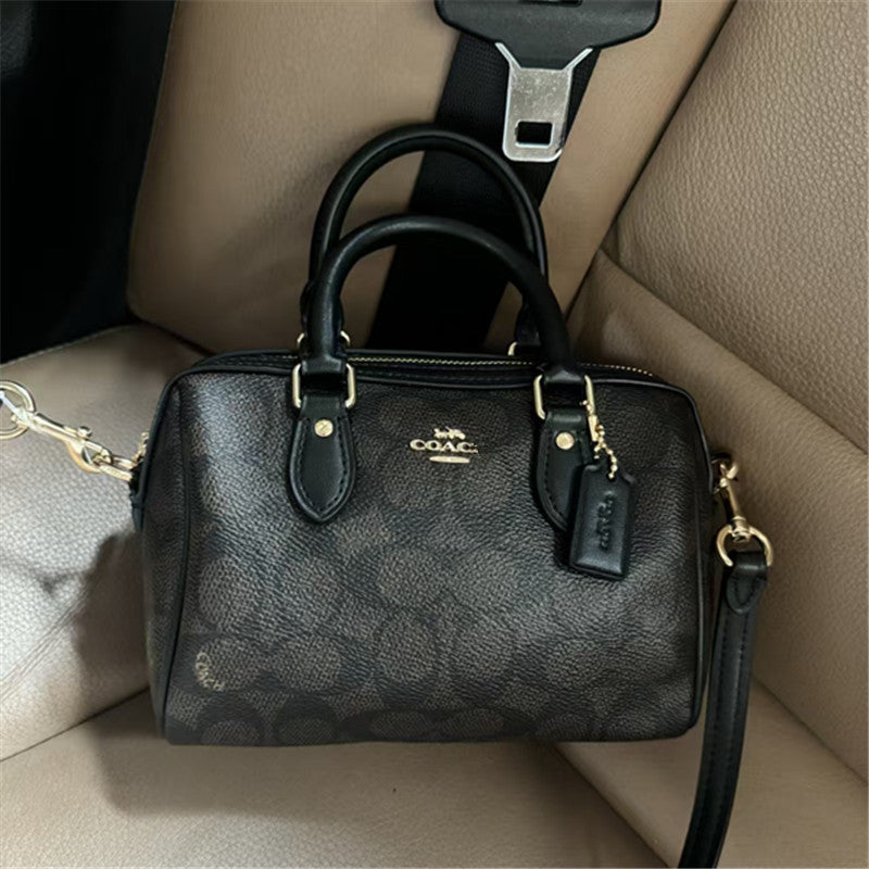 Kochi C bolso mini monograma Boston con monograma de Kochi C, portátil de mano y de hombro cruzado de hombro para mujer