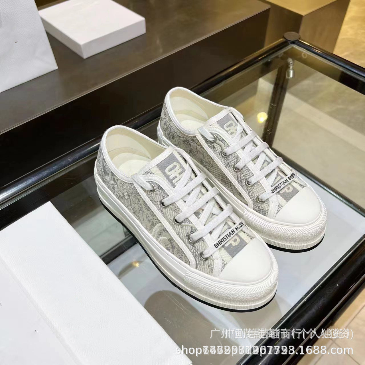 Familia D con bordado con letras primavera, nueva plataforma de Internet con cordones de celebridades de celebridades con cordones en altura interior aumenta zapatillas casuales INS fashion zapatillas solteras mujeres