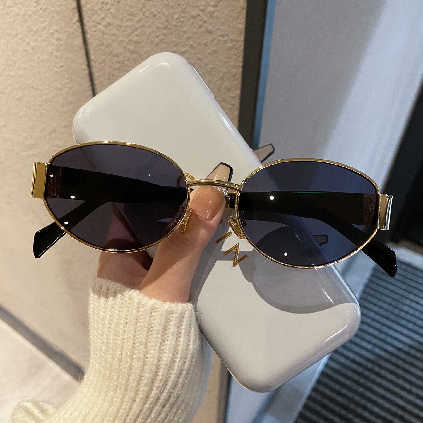Gafas de sol europeas y americanas de montura redonda para mujeres, gafas de moda de alta gama para mujeres, protección UV para fotografía y decoraciones de moda para mujeres