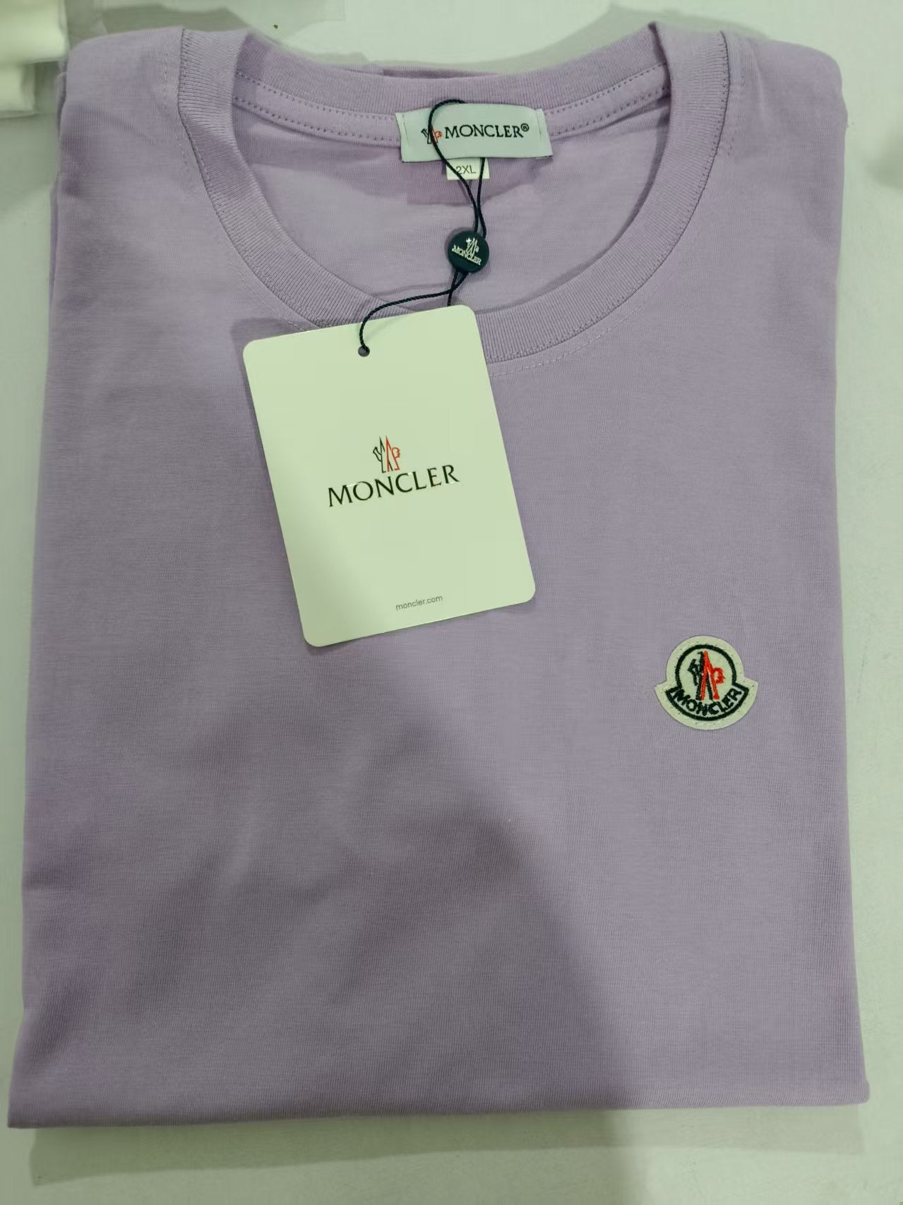Camiseta Unisex Logo Pegatina Cuello Redondo Manga Corta