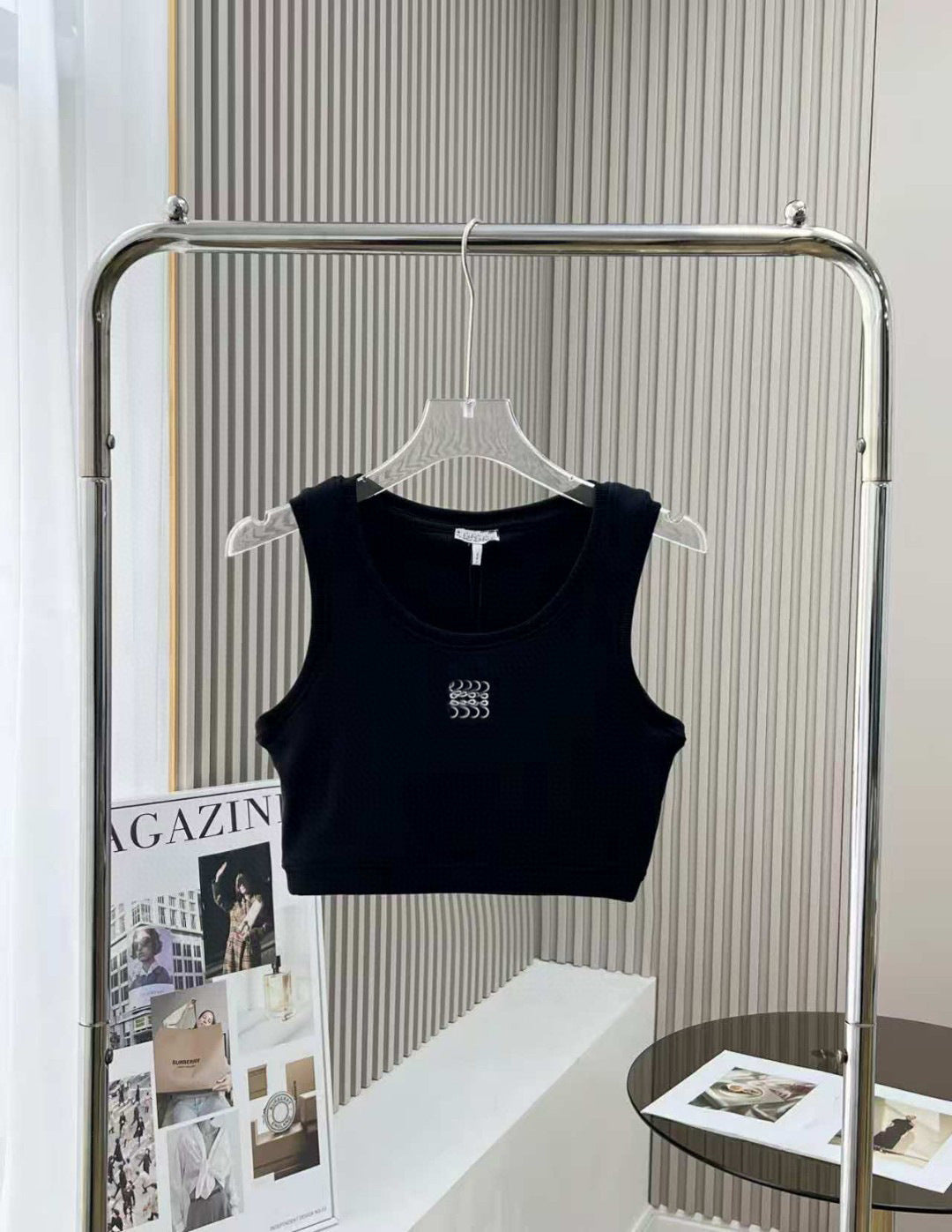T-shirt court pour femme LO | Côtelé avec broderie