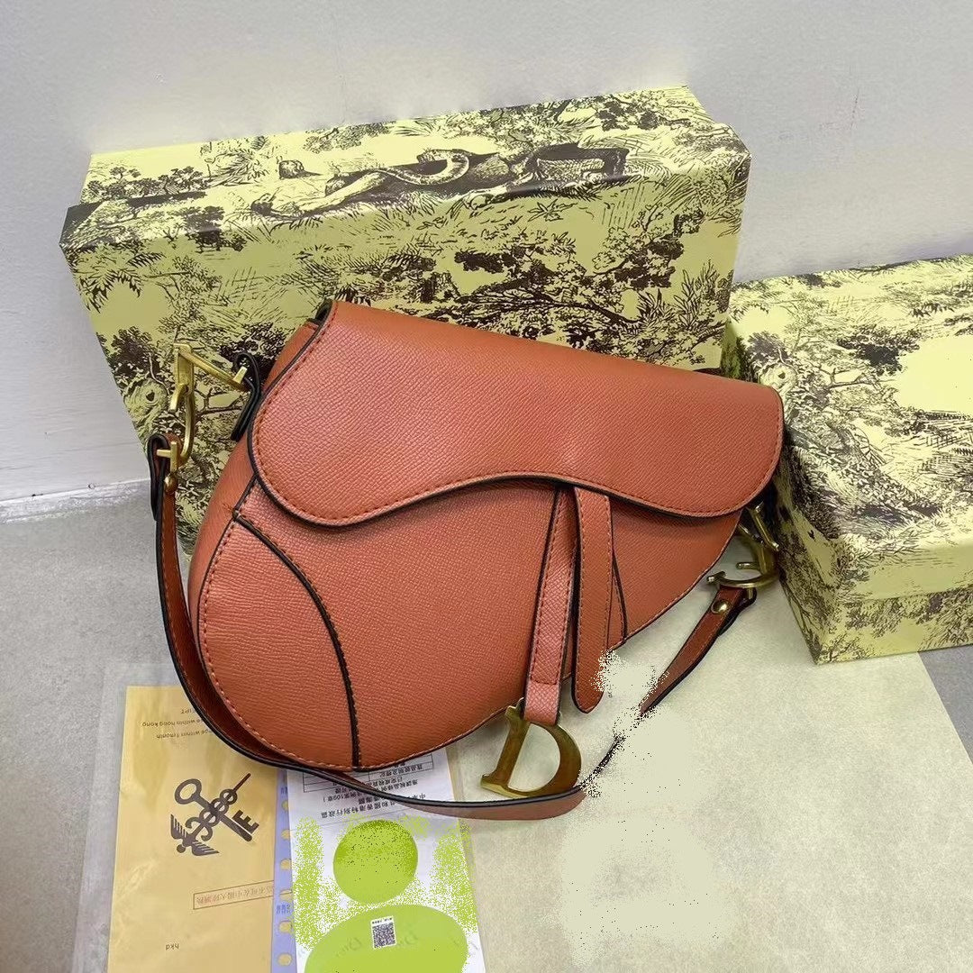 Damen Saddle Bag aus Bast | Modische Reise-Umhängetasche | Mit Box
