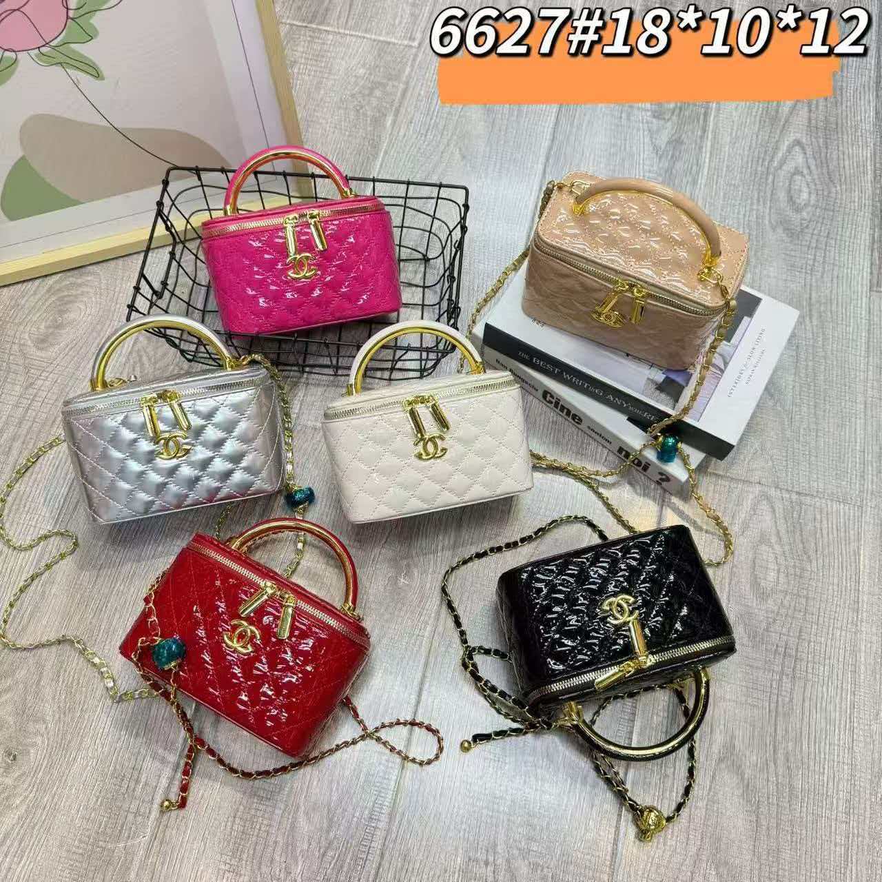 Bolso de mujer de mujer con letras de charol y perlas, caja de un solo hombro bordada con diamantes, bolso pequeño cuadrado, bolso de maquillaje con cadena cruzada