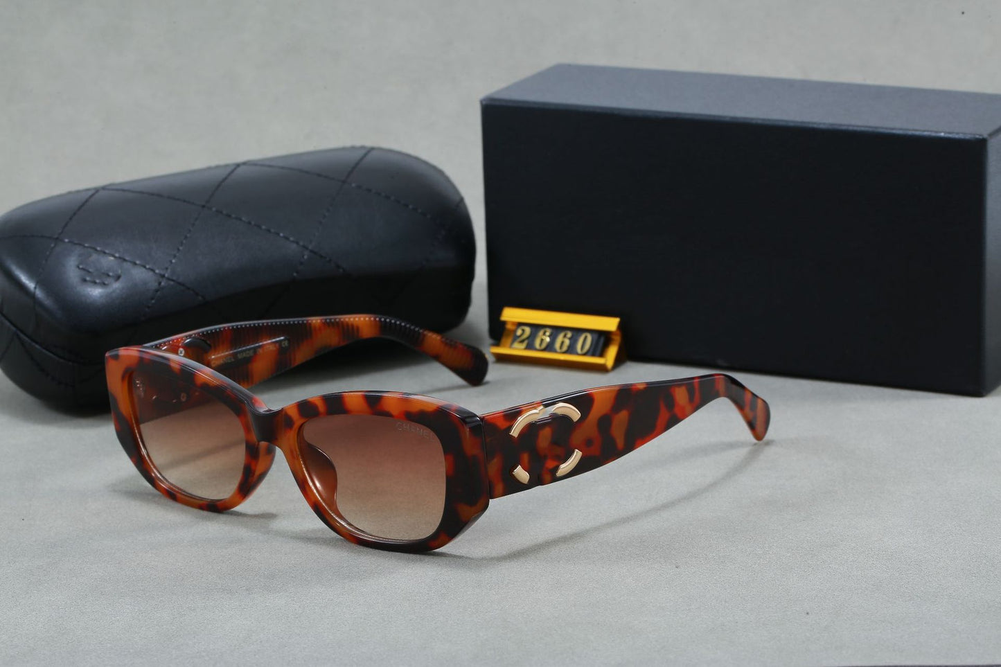 Gafas de sol doble C con el logo Xiaoxiang para mujeres, superventas de celebridades de internet Xiaohongshu, gafas de sol para hombre, transmisión en directo de ventas calientes 2660