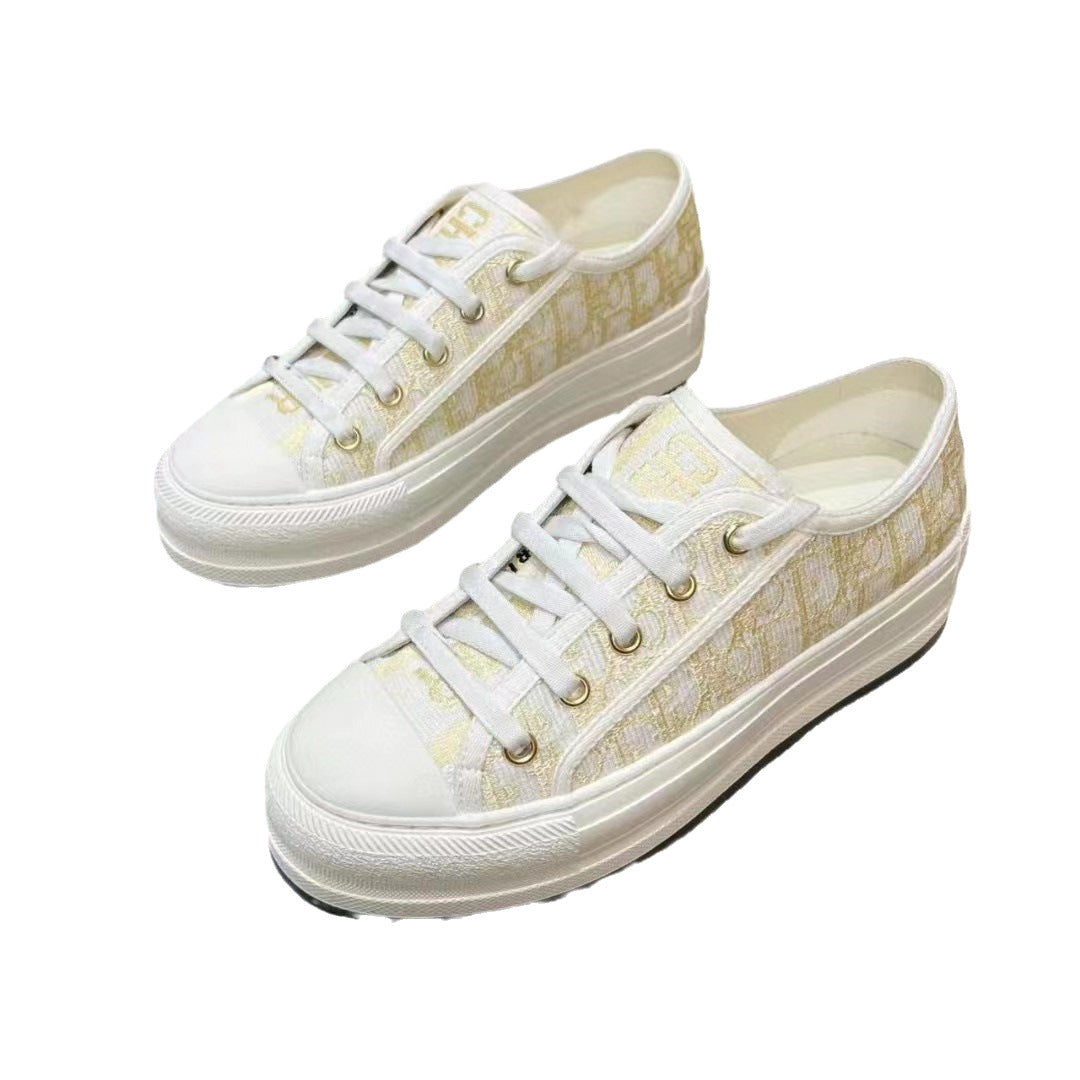 Comercio exterior 2026 Nuevos zapatos de mujer bordados de lona Suela gruesa Zapatos blancos versátiles que realzan Zapatos deportivos casuales de punta redonda