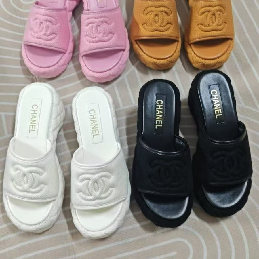 Sandalias de mujer de moda estilo Chanel, nueva plataforma de plataforma de punto de cuña de una línea para el Tercer Joven Maestro de verano 2026