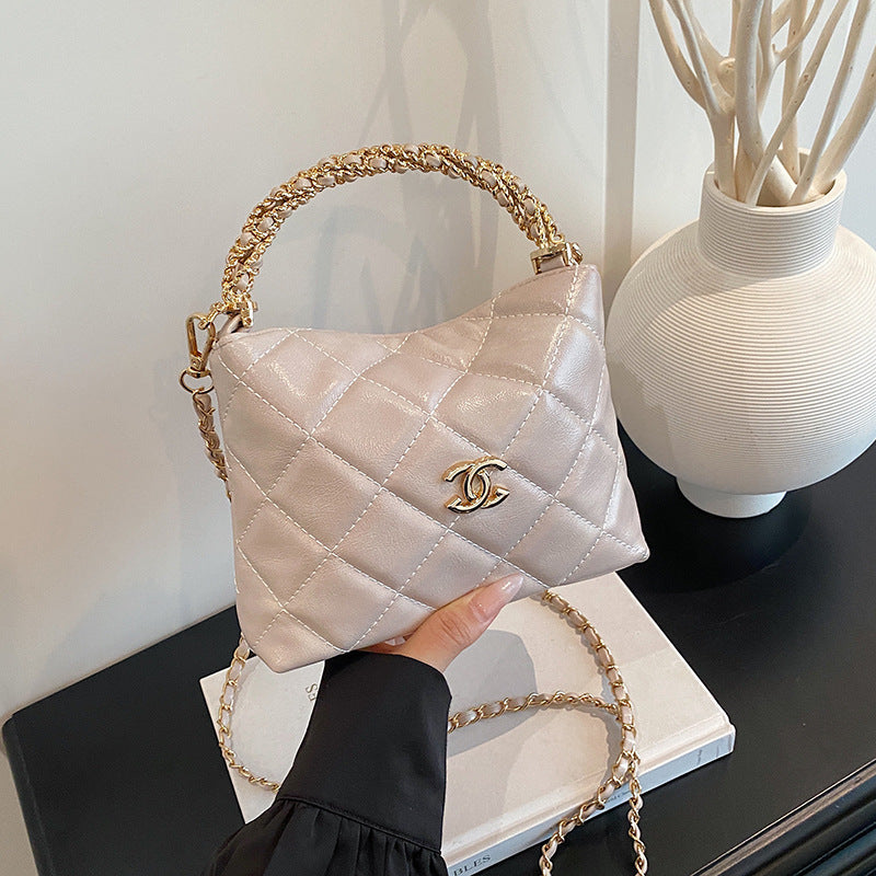Nuevo bolso de cadena de diamante, bolso de asa torcida Xiangjia, bolso de mujer moderno, bandolera de un solo hombro, bolso de cubo vintage de cuero encerado