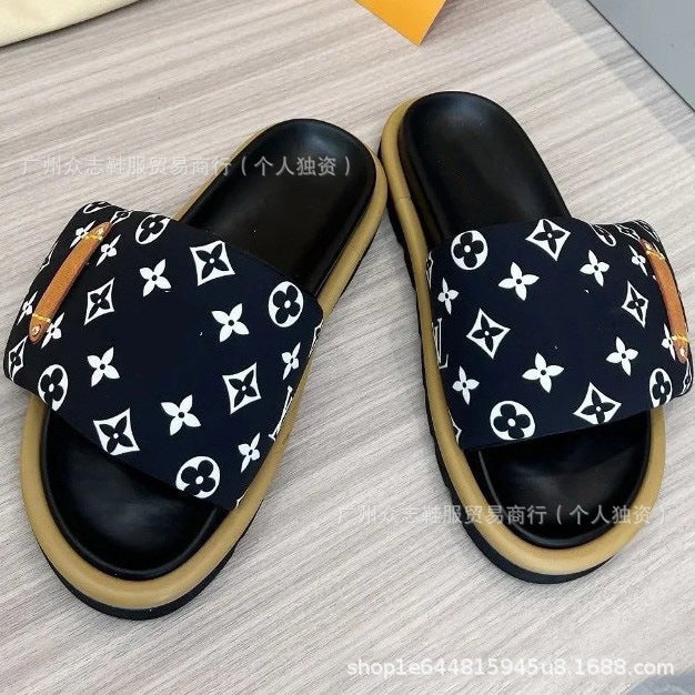 Comercio exterior Satén de Burro 2025 Verano Velcro Zapatillas de mujer Pastel mate para parejas Antideslizante Lote plano y de suela gruesa resistente al desgaste