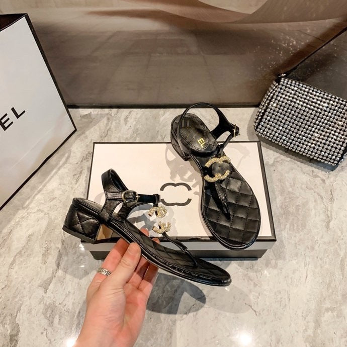 Sandalias Planas Mujer Hebilla Letra C | Cuero | Primavera Verano