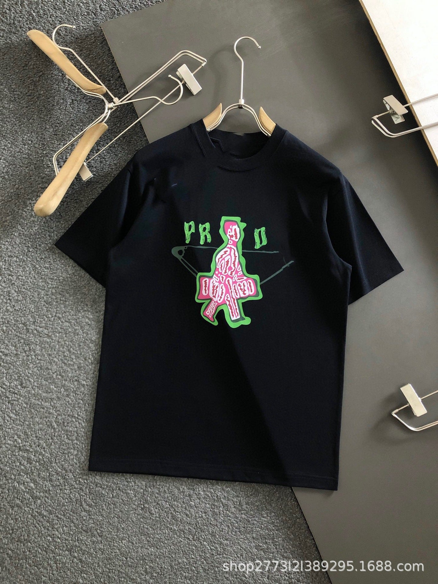 Camiseta informal informal de cuello redondo y suelta de cuello redondo con estampado de letras a la moda, camiseta versátil a juego para pareja