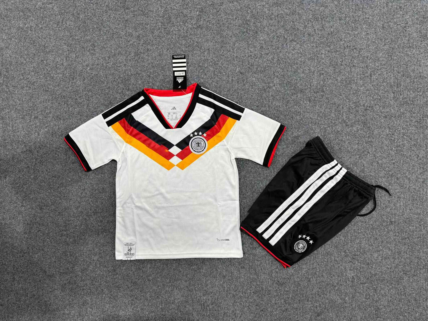 Set de camisetas de fútbol infantil de la Copa del Mundo 2627 para Brasil, Portugal, Italia, Alemania y Japón Conjunto al por mayor y personalizado