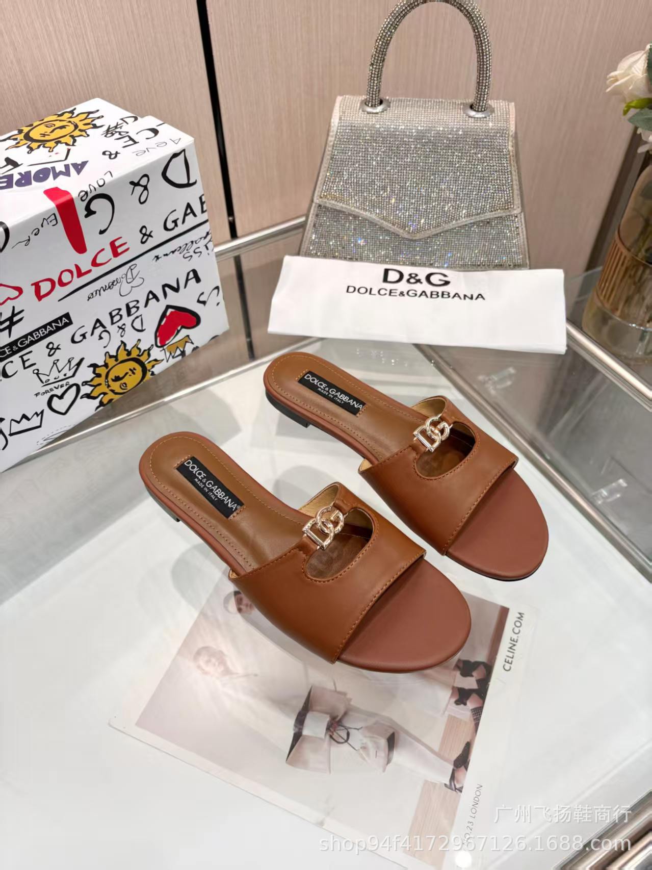 2026 Zapatillas planas de cuero para interiores y exteriores, Vietnam, Dubái, Nigeria, Envío de Cantón, Alta calidad uno a uno
