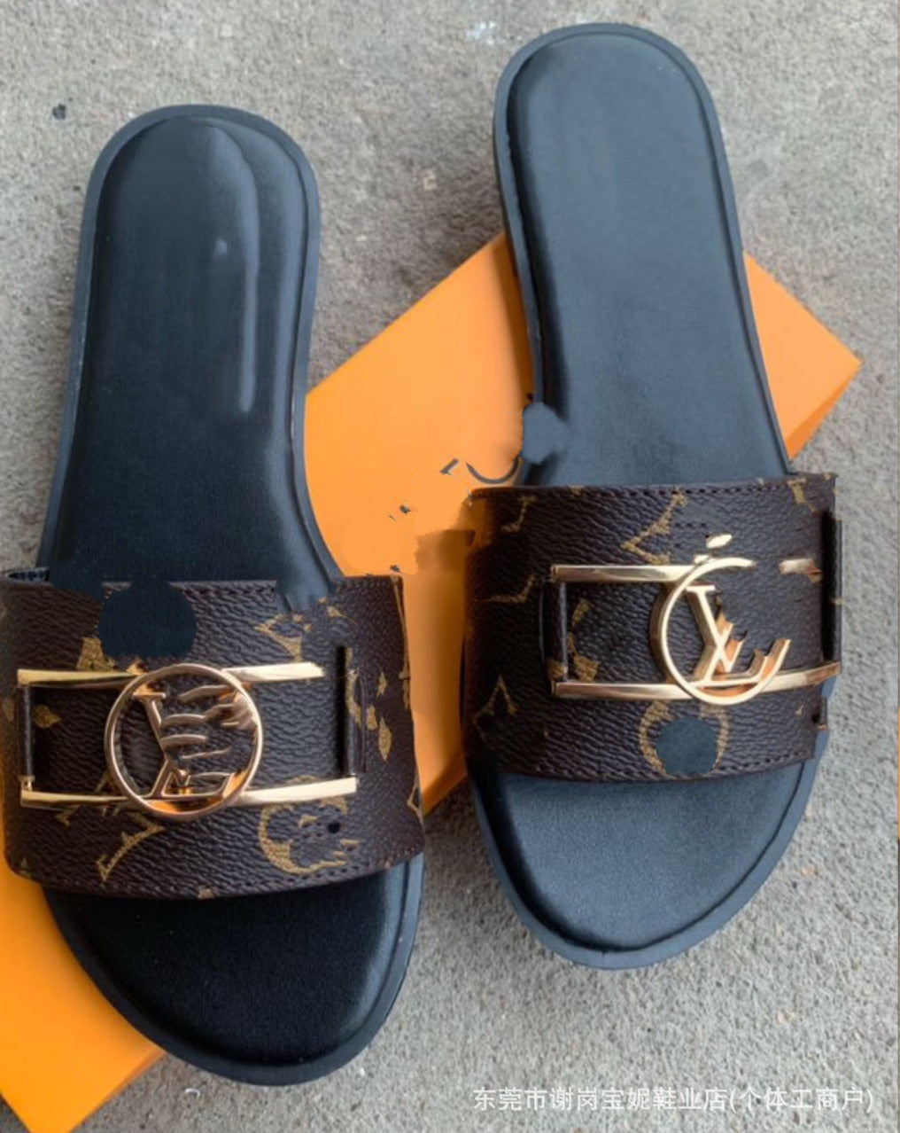 Sandalias nuevas de herraje de la familia V, zapatillas de moda afroeuropeas y americanas de verano para ropa exterior femenina