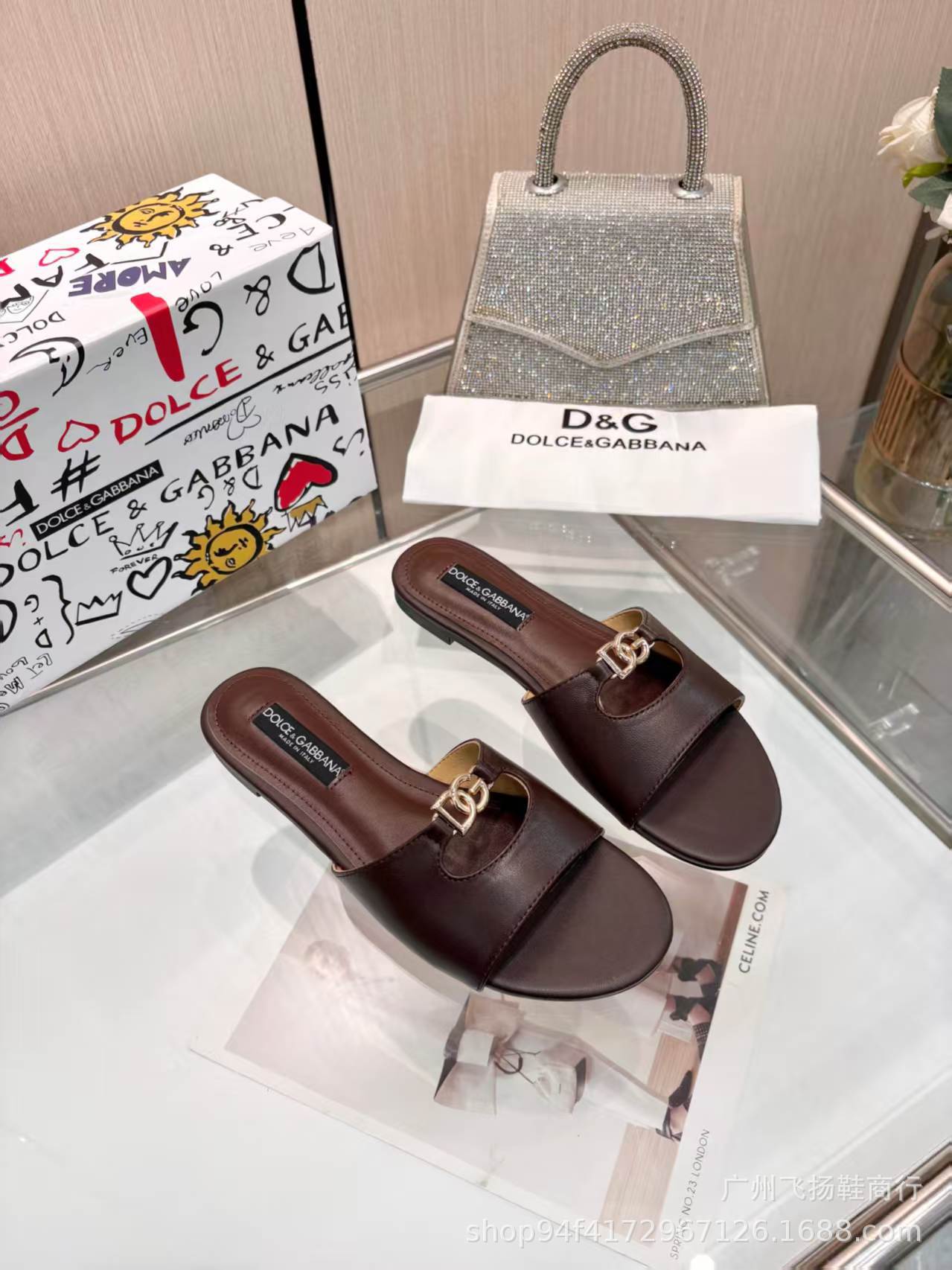 2026 Zapatillas planas de cuero para interiores y exteriores, Vietnam, Dubái, Nigeria, Envío de Cantón, Alta calidad uno a uno