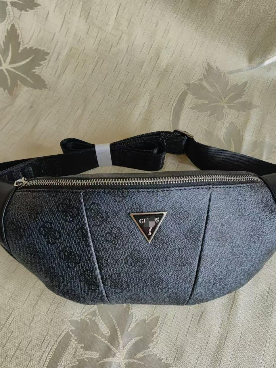 New Guesser Foreign Trade 2025 Nuevo bolso bandolero europeo y americano para hombre con cremallera triangular estampado Bolso de hombro de moda Bolso de hombre