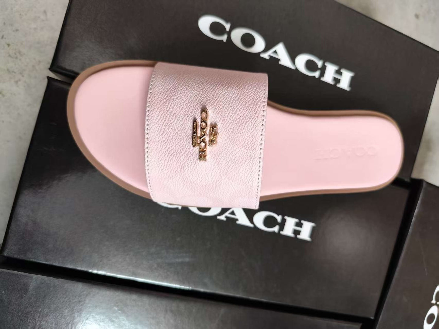 Verano 2026 Nueva Moda Abrigo Zapatillas Zapatillas Planas Zapatillas de playa Cómodas Ligeras y Abiertas Zapatillas de Noche Ligeras y Apertura De Verano 2026