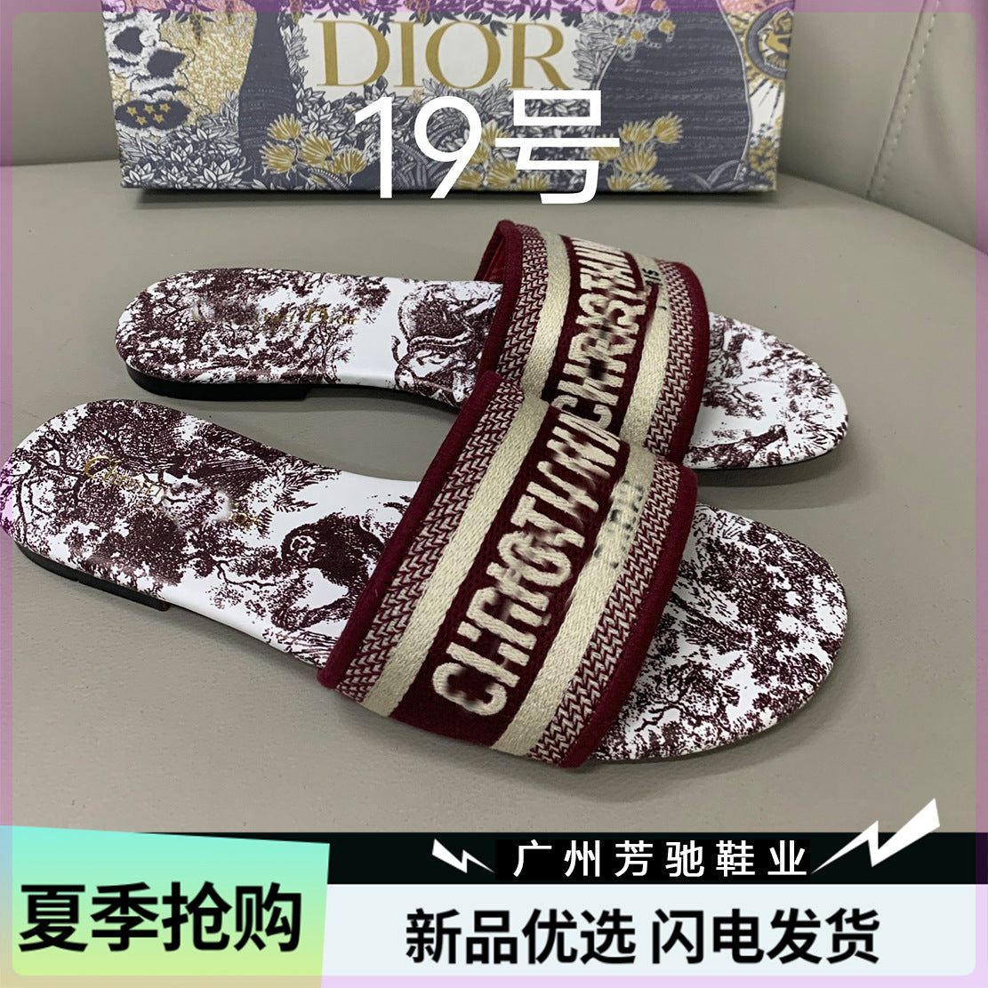 Dior zapatos planos de mujer a la moda y versátiles bordados,Alta costura,suela suave antideslizante Dior Nuevo y moderno zapatillas refrescantes 2026