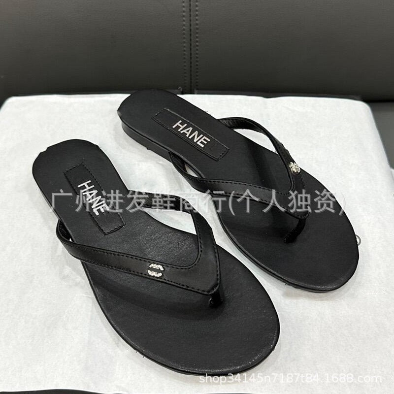 En stock, nuevas chanclas planas de terciopelo de pedrería de Chanchan Grandma 2026, sandalias versátiles de perla de moda