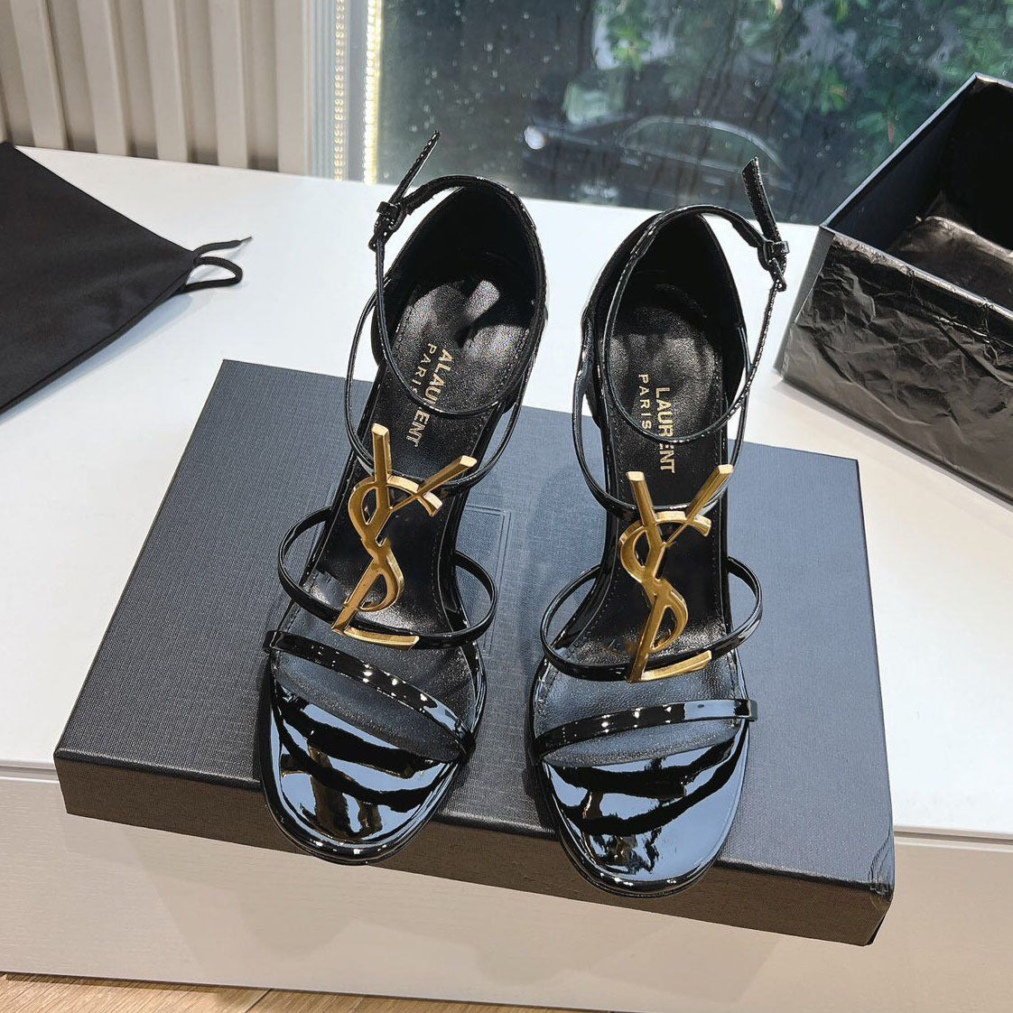 Tacones altos franceses transfronterizos, hebillas de letras SYL europeas y americanas de una sola correa, sandalias Saint Laurent sexys para mujer