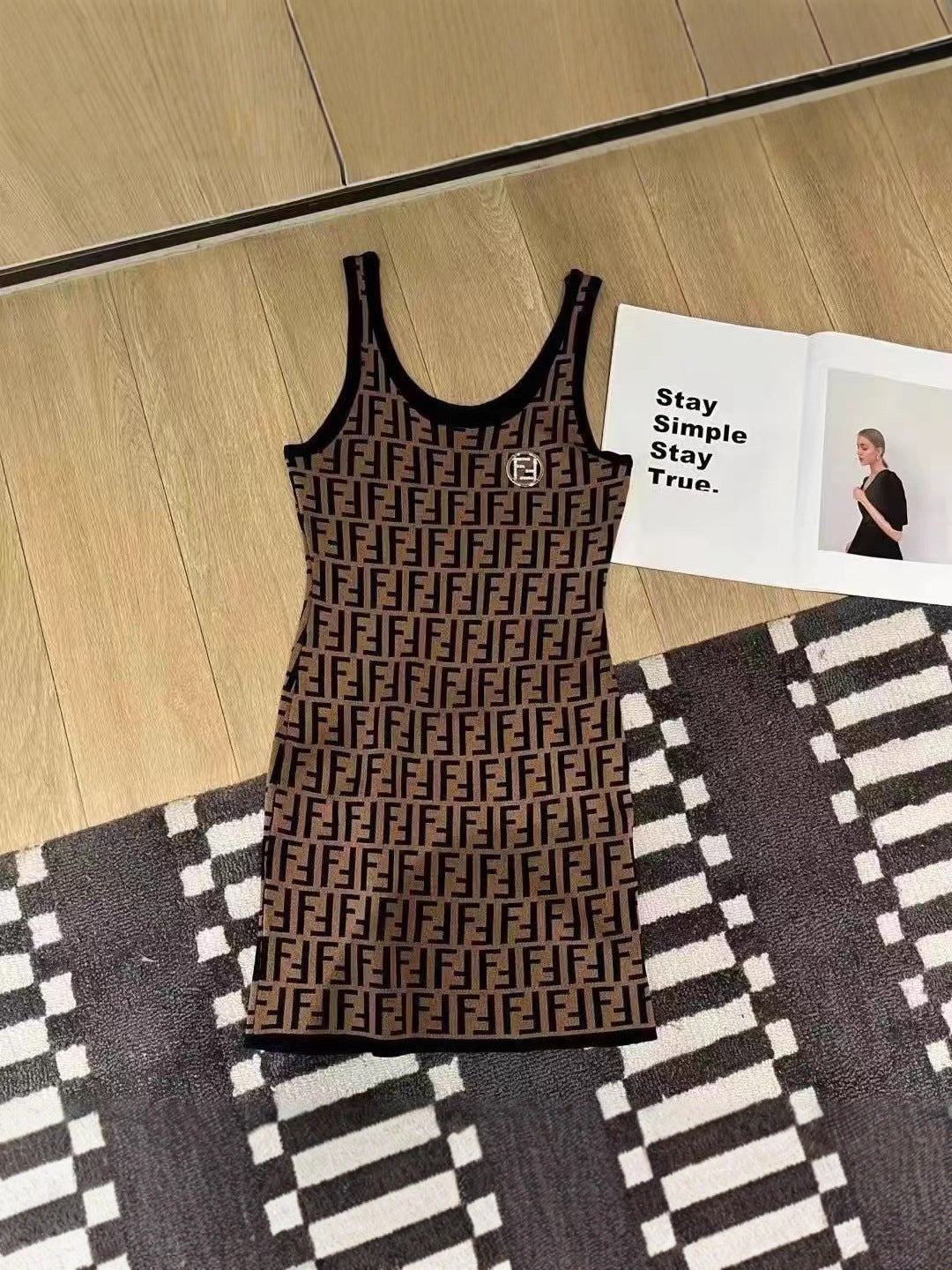 Shenzhen Nanyou Edición Alta F Familia 25 Primavera/Verano Nuevo Monograma de Letras Camisas de Punto Camiseta Tirantes