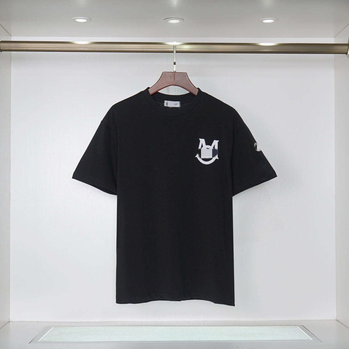 Camiseta Bordada Hombre MON | Cuello Redondo