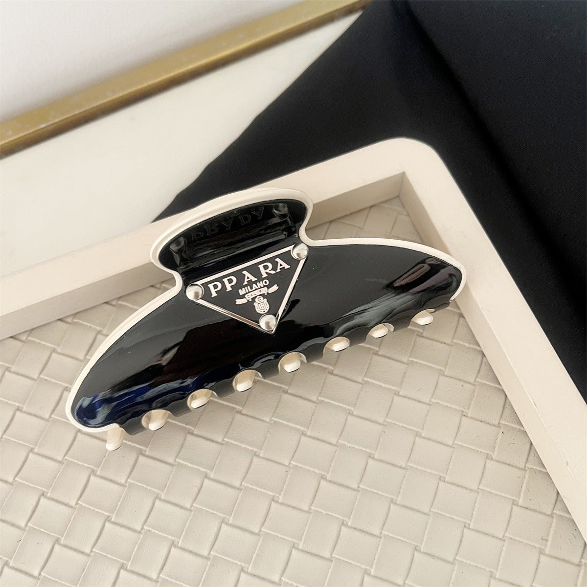 Pinza Tiburón Corona Mujer Gran Triángulo Garra | LuxuryMarkt