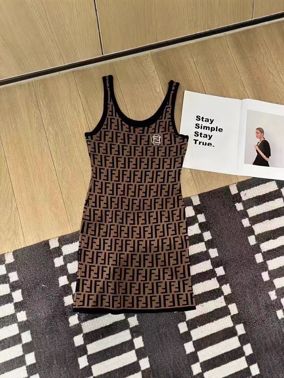 Shenzhen Nanyou Edición Alta F Familia 25 Primavera/Verano Nuevo Monograma de Letras Camisas de Punto Camiseta Tirantes