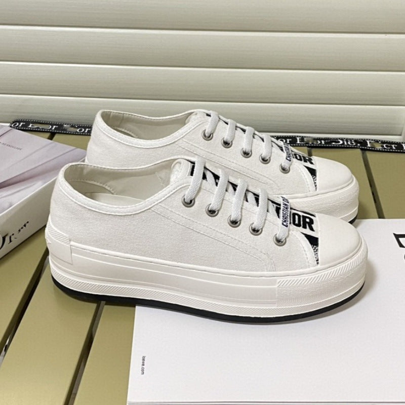 Comercio exterior 2026 Nuevos zapatos de mujer bordados de lona Suela gruesa Zapatos blancos versátiles que realzan Zapatos deportivos casuales de punta redonda