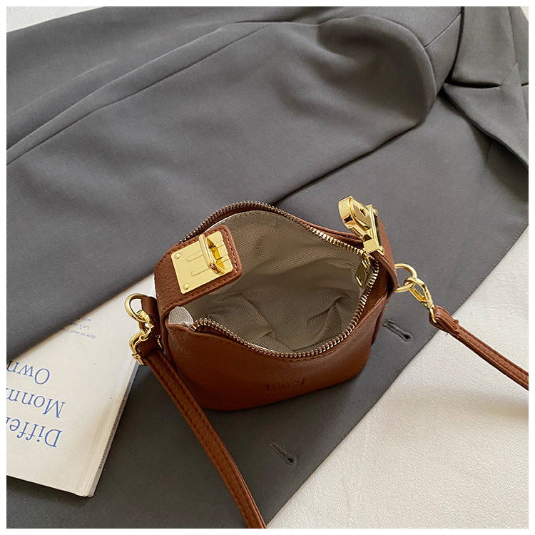 2025 Otoño Nuevo Nicho Bolso de Mano de Color Liso Alta Estética Casual Mono de Cuero Suave de Hombro Bandolera Bolso Pequeño Cuadrado