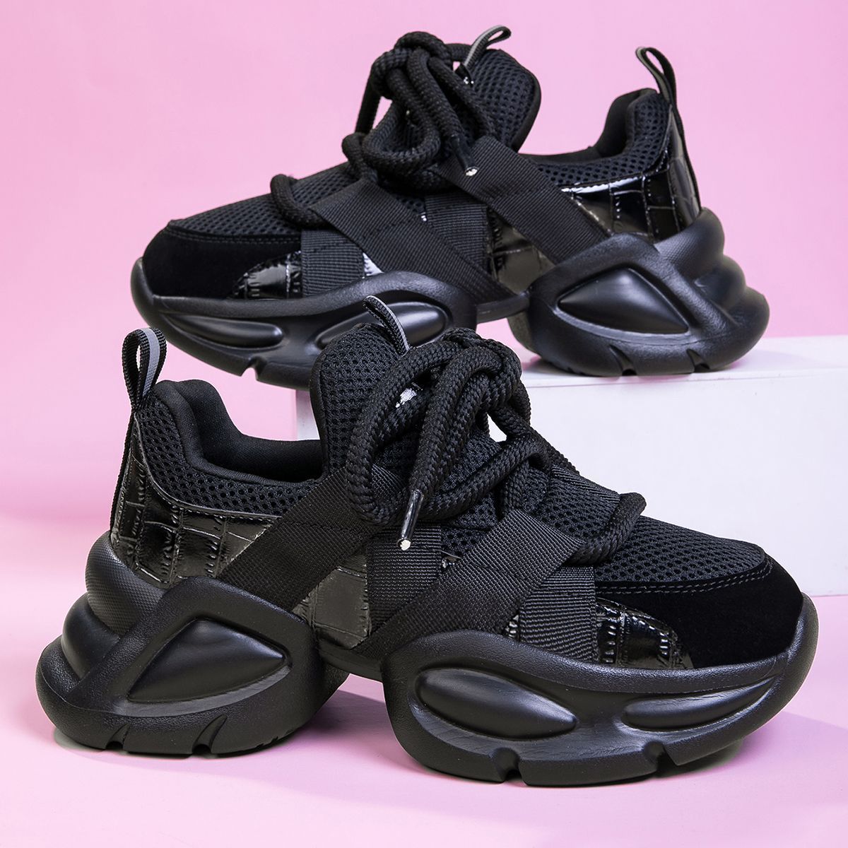 Nuevos zapatos de mujer de otoño, zapatillas casuales de plataforma ligeras y transpirables, zapatillas de daddy de relleno de nuevo estilo