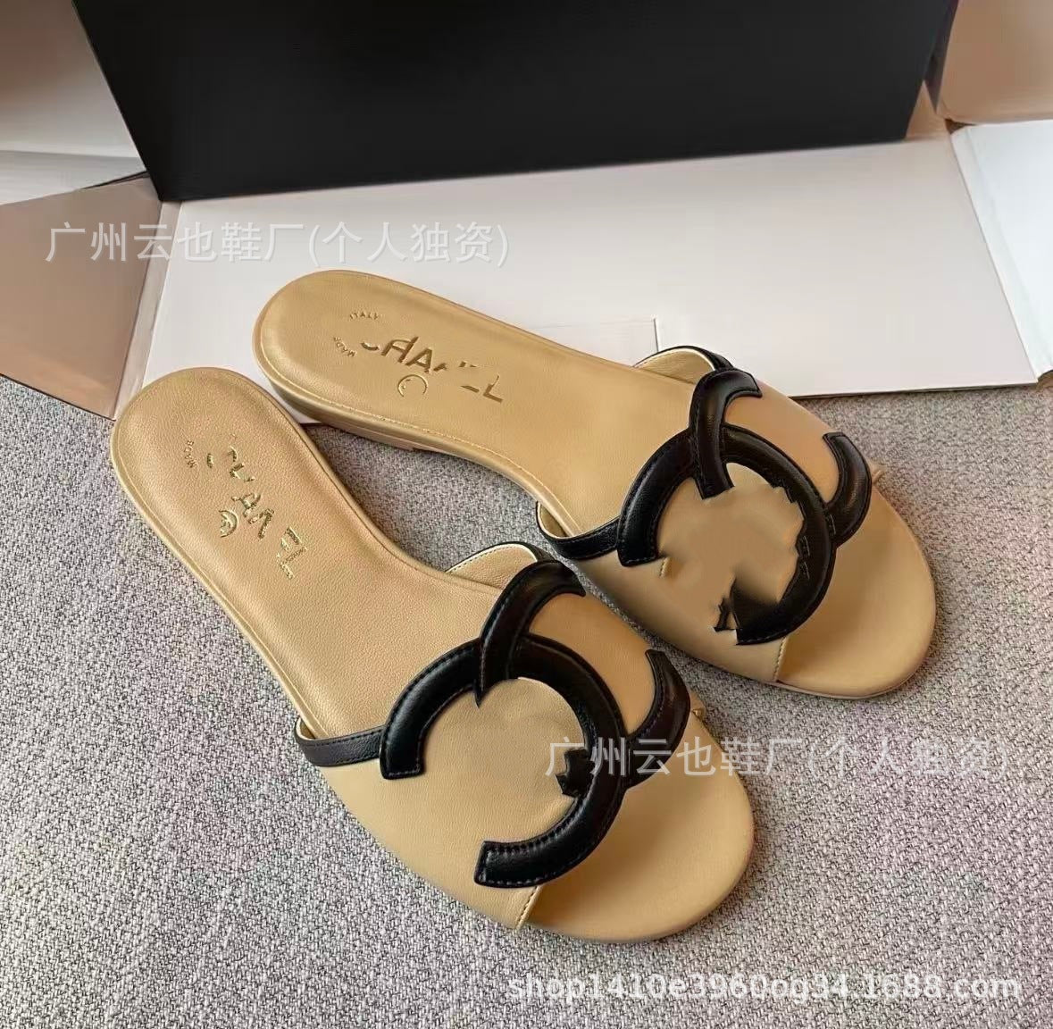 2026 Nuevo logo clásico de principios de primavera Doble C Strap-on de moda Panda Color-Fragancia Estilo Abrigo plano de diamante Prenda versátil