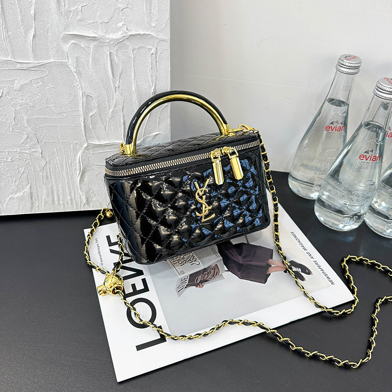 Bolso de mujer de mujer con letras de charol y perlas, caja de un solo hombro bordada con diamantes, bolso pequeño cuadrado, bolso de maquillaje con cadena cruzada